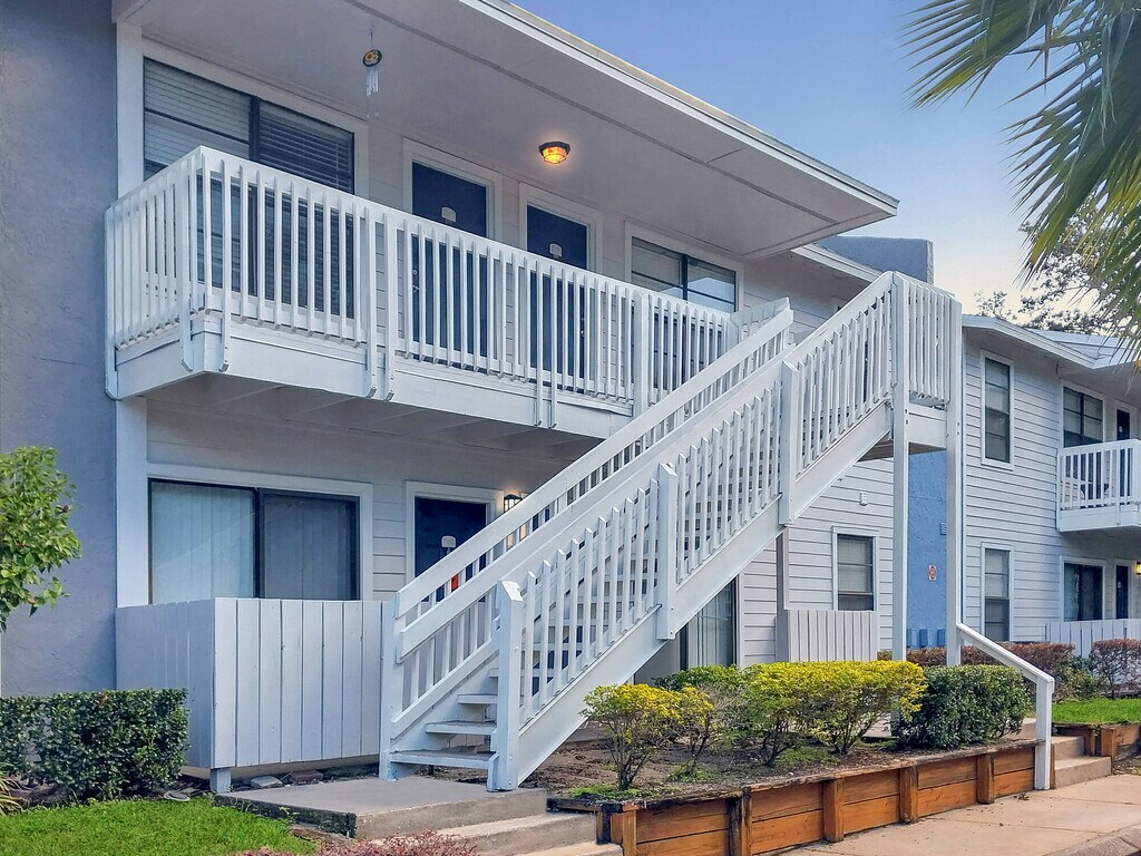 Stillwater Palms Apartments in Palm Harbor, FL