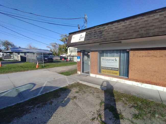 property at 5615 Wesconnett Blvd