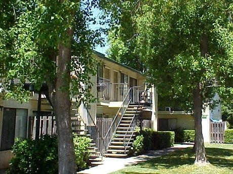 Walnutwood Apartments in Woodland, CA - Foto de edificio - Building Photo