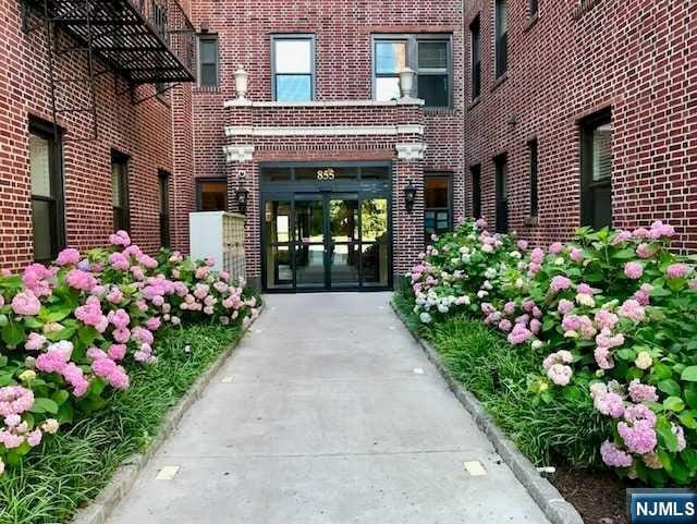 855 Broad St in Ridgefield, NJ - Building Photo - Building Photo