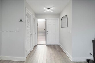 3475 Emerald Oaks Dr in Hollywood, FL - Building Photo - Building Photo