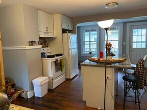 49 Walnut St, Unit 1 in Northampton, MA - Building Photo - Building Photo