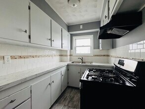 166 Bradford Ave in Fall River, MA - Building Photo - Building Photo