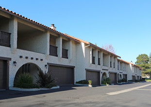 Southland Villas in Hayward, CA - Building Photo - Building Photo