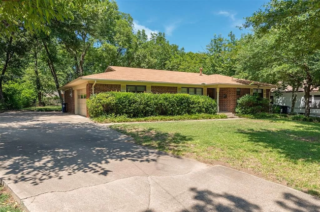 property at 2114 Houston Pl