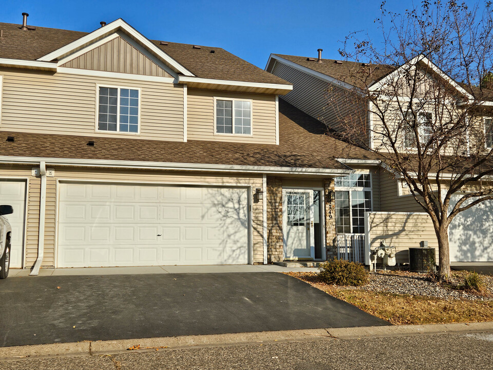 1749 Sandstone Curve in Shakopee, MN - Building Photo