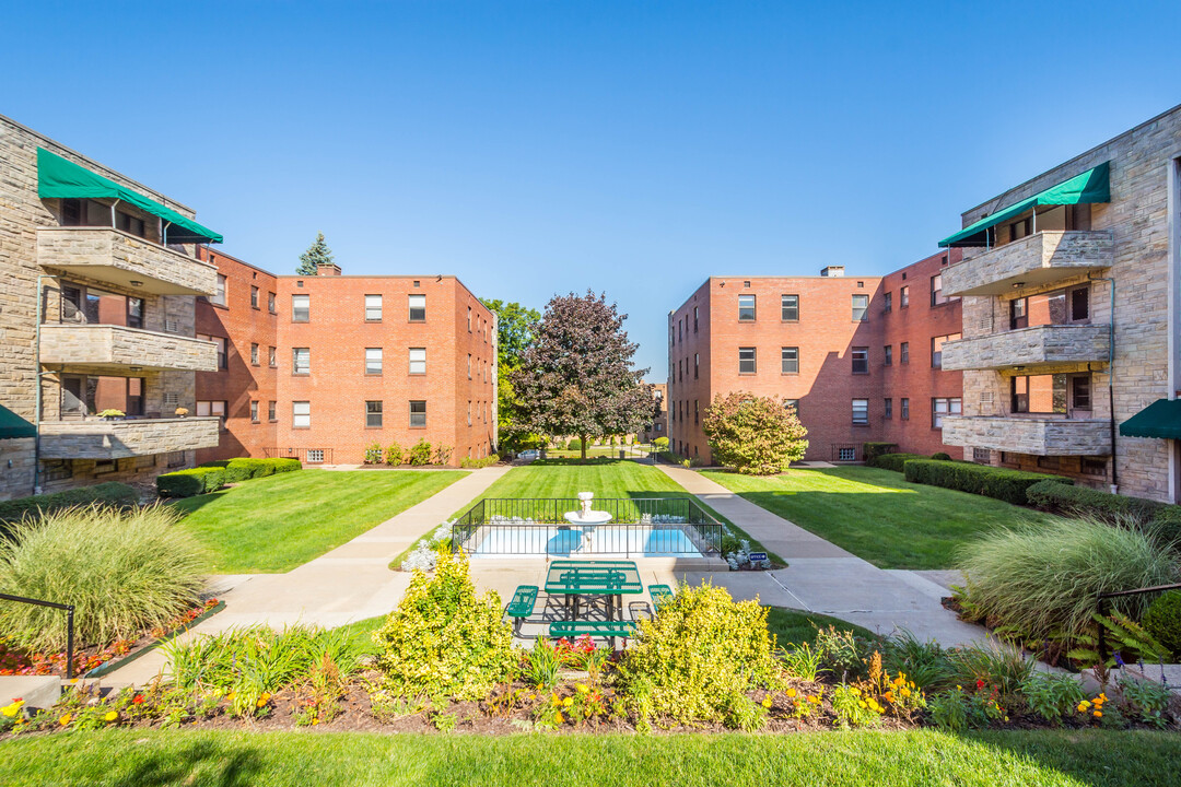 Royal Garden Apartments in Pittsburgh, PA - Foto de edificio