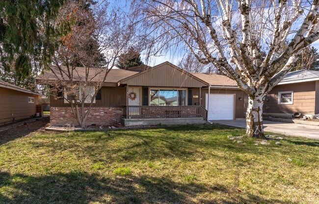 1107 Madison St in Wenatchee, WA - Building Photo - Building Photo