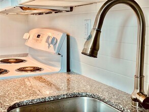 1560 NW 1st Ct in Miami, FL - Foto de edificio - Building Photo