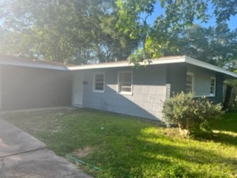 8615 Beaumont Dr in Beaumont, TX - Building Photo