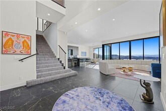 577 Overlook Rim Dr in Henderson, NV - Foto de edificio - Building Photo