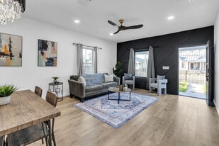 2306 E Houston St in San Antonio, TX - Building Photo