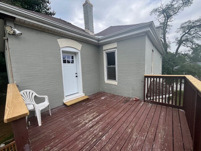 property at 215 W Elm St