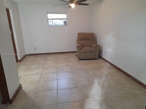 343 W 42nd St in Hialeah, FL - Building Photo - Building Photo