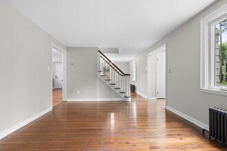 17 Brookdale Ave in Bloomfield, CT - Building Photo - Building Photo