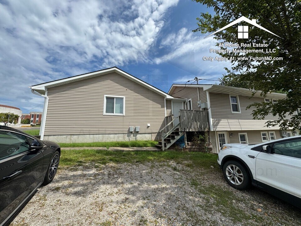 105 E 3rd St in Fulton, MO - Building Photo