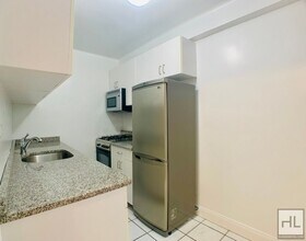 EAST 10 STREET in New York, NY - Building Photo - Building Photo