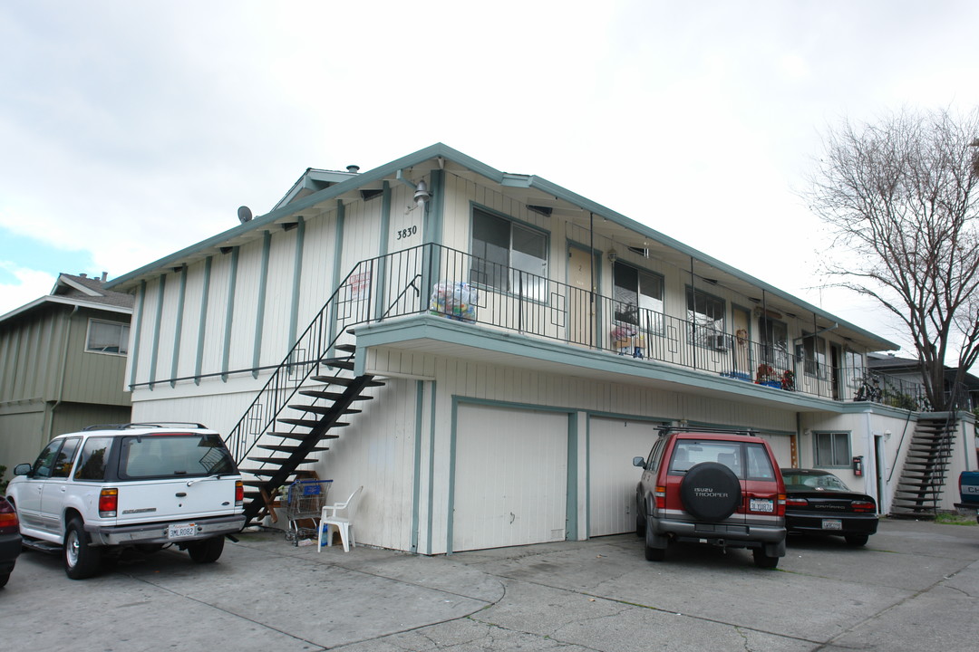 3830 Barker Dr in San Jose, CA - Foto de edificio