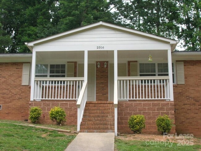 property at 2316 Woodbridge Dr