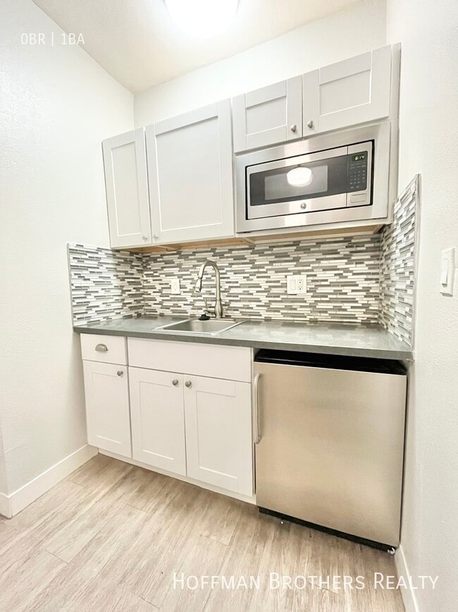 410 S Lake St in Los Angeles, CA - Building Photo - Building Photo