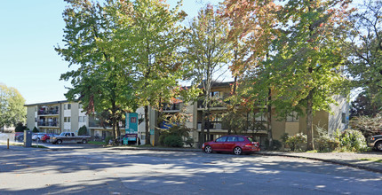 Greenwood Gardens in Surrey, BC - Building Photo - Building Photo