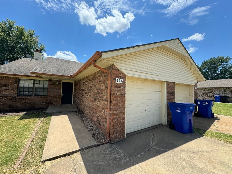 115 E Canton St in Broken Arrow, OK - Building Photo