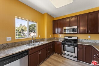 12375 Osborne Pl in Los Angeles, CA - Building Photo - Building Photo