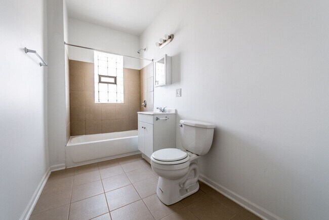 10901 S Vernon 433-35 E 109th Chicago, IL 60628 in Chicago, IL - Building Photo - Building Photo