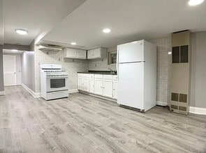 2321 N Sacramento Ave in Chicago, IL - Building Photo - Building Photo