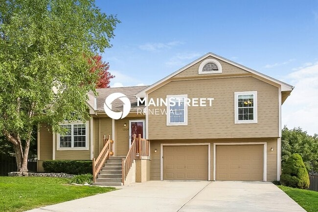 property at 1304 White Oak Pl