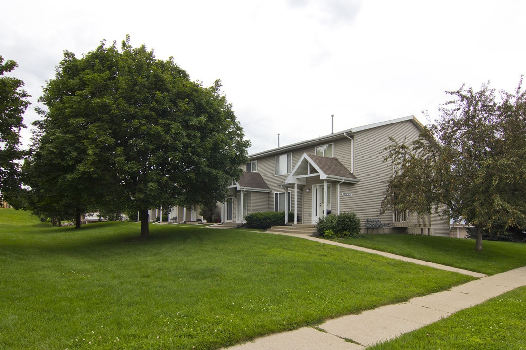 1925-1939 Jackson St in Stoughton, WI - Building Photo