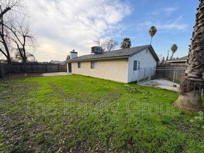 1901 W Oriole Ave in Visalia, CA - Building Photo - Building Photo