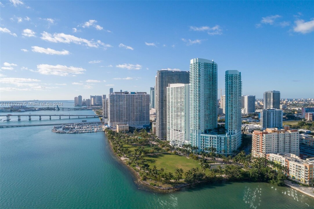 1900 N Bayshore Dr, Unit 1016 in Miami, FL - Foto de edificio