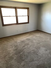 125 Western Ave-Unit -125 Western Ave - Apt 3 in Waterloo, IA - Foto de edificio - Building Photo