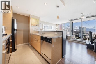 33-2733 Smithe St in Vancouver, BC - Building Photo - Building Photo