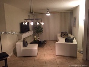 6955 NW 186th St-Unit -F511 in Hialeah, FL - Building Photo - Building Photo
