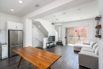 2206 Tom Mix Rd in Los Angeles, CA - Building Photo - Building Photo