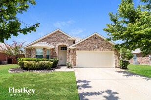 105 Bear Trail in Waxahachie, TX - Building Photo