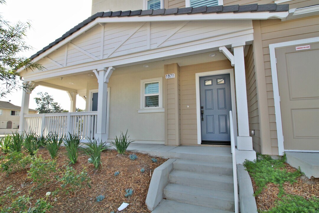 1971 Anchor Ave in Oxnard, CA - Building Photo
