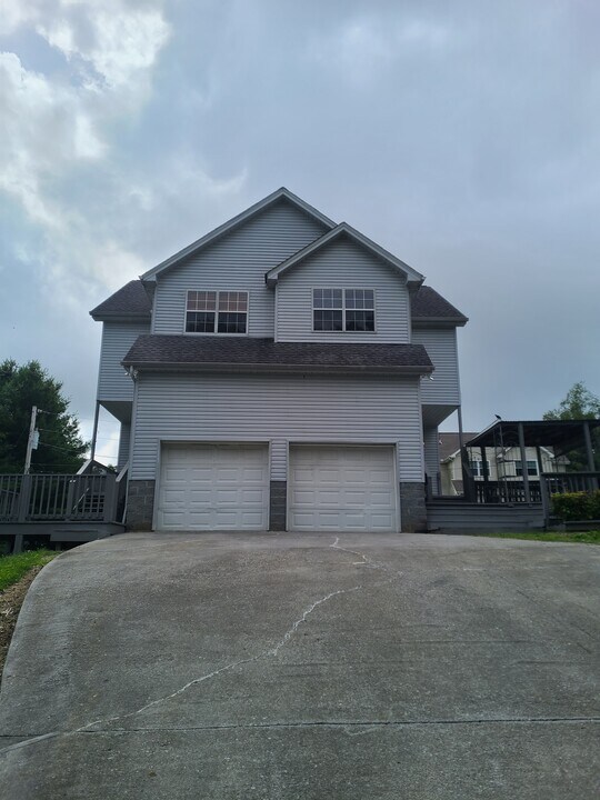 1528 Old Oak Ln in Morristown, TN - Foto de edificio