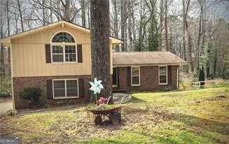 4093 Hideaway Dr in Tucker, GA - Building Photo