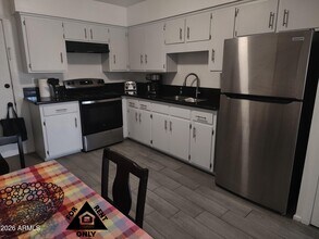 2001 W Turney Ave in Phoenix, AZ - Building Photo - Building Photo