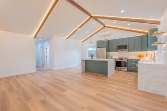 14902 Hesby St in Los Angeles, CA - Building Photo - Building Photo