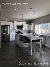 9009 Village Oaks Way in Shafter, CA - Building Photo - Building Photo