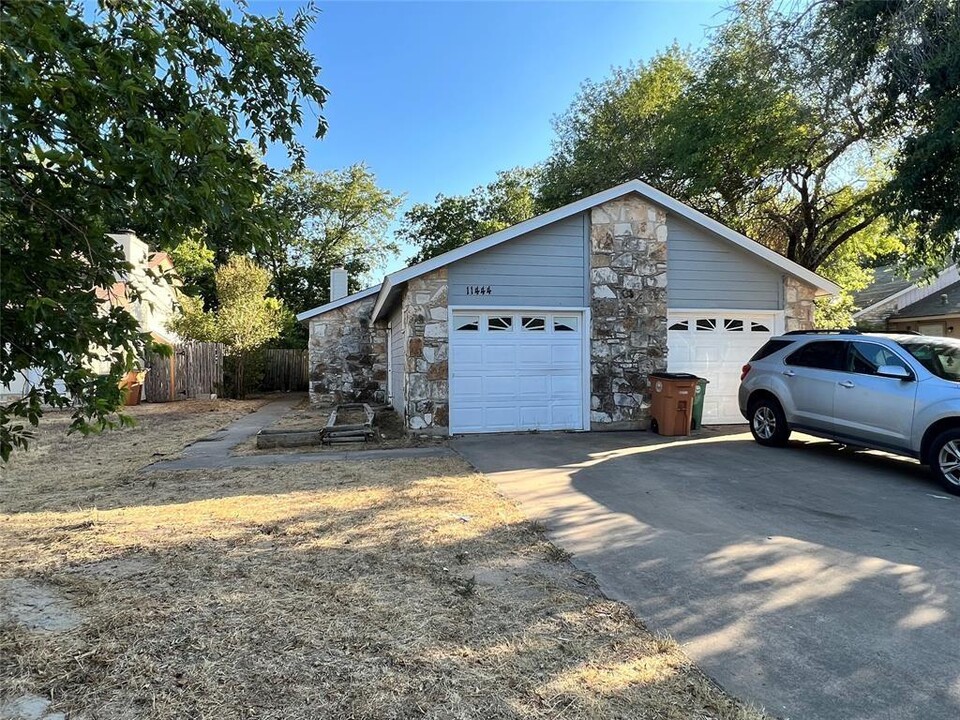 11444 Ptarmigan Dr in Austin, TX - Building Photo