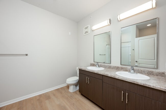 Plaza at Central Greens in Indianapolis, IN - Foto de edificio - Interior Photo