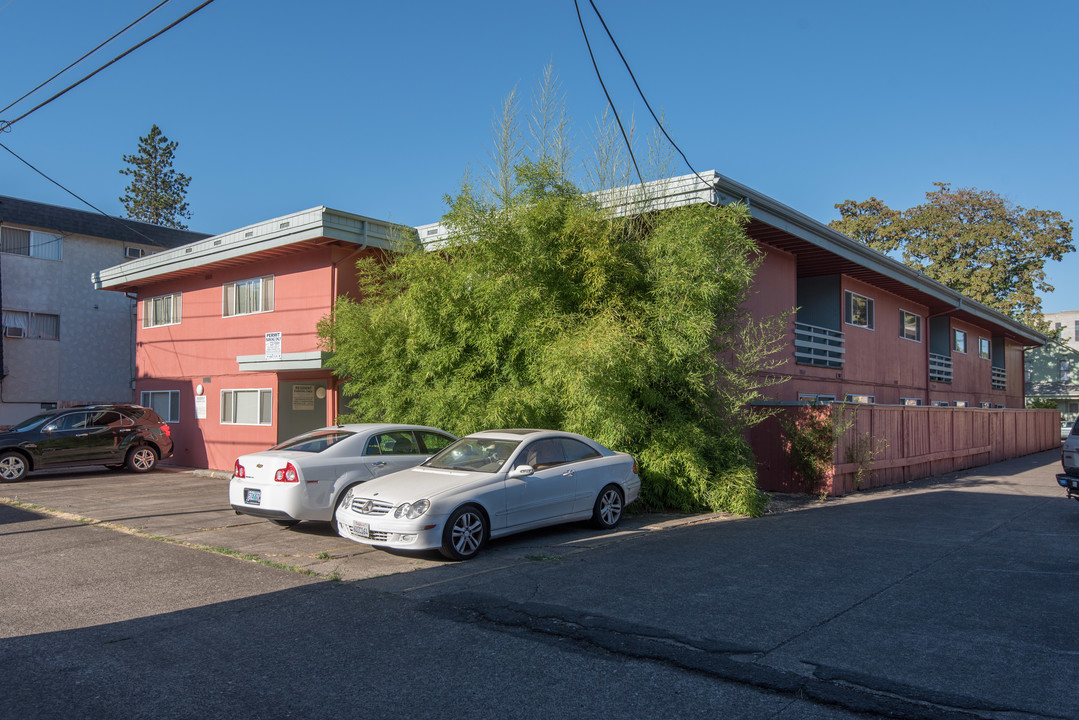 Ming Tree in Eugene, OR - Foto de edificio