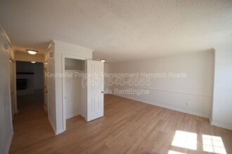 701 Nottaway Dr in Chesapeake, VA - Building Photo - Building Photo