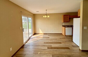 625 Northfield Rd in Manhattan, KS - Building Photo - Building Photo