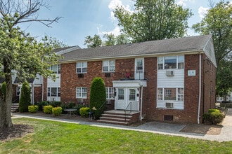 Nieuw Amsterdam Village in South Amboy, NJ - Building Photo - Building Photo